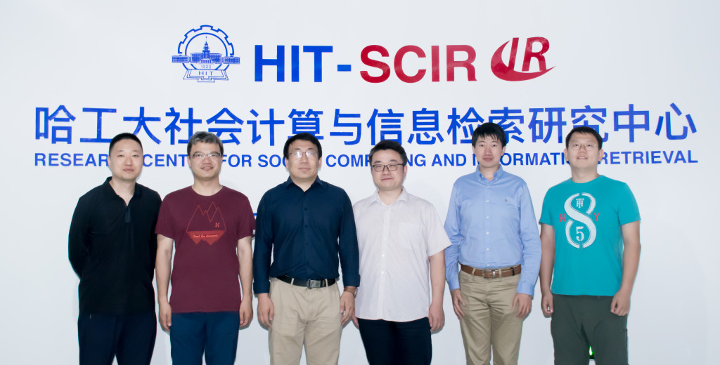 刘知远副教授与我中心教师合影